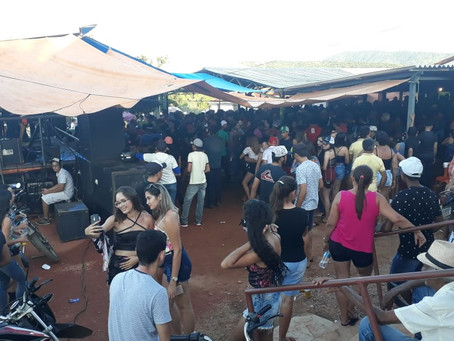 Dia do Trabalhador: festa na barraca do vaqueiro