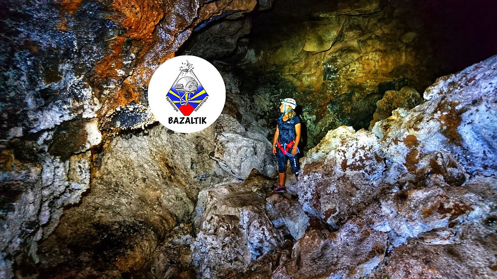 Voyage au centre de la terre : spéléologie à Bassin Bleu