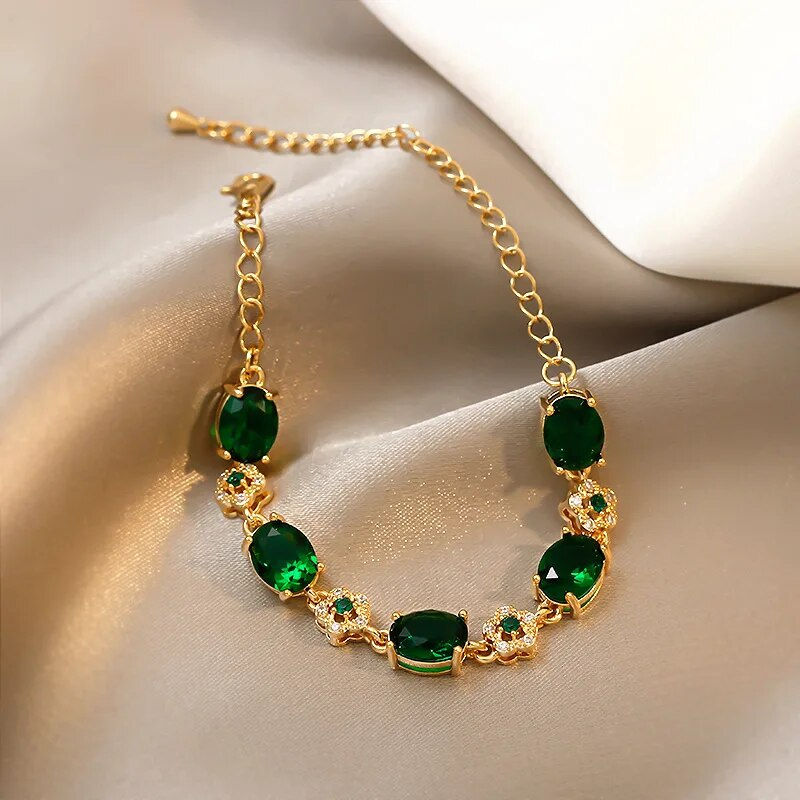 Thumbnail: Emerald-type Necklace