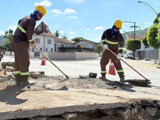 Pomerwasser atua em frentes de trabalho no Centro com apoio da Getran para desvios no trânsito