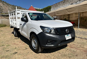 Nissan NP300 Estacas