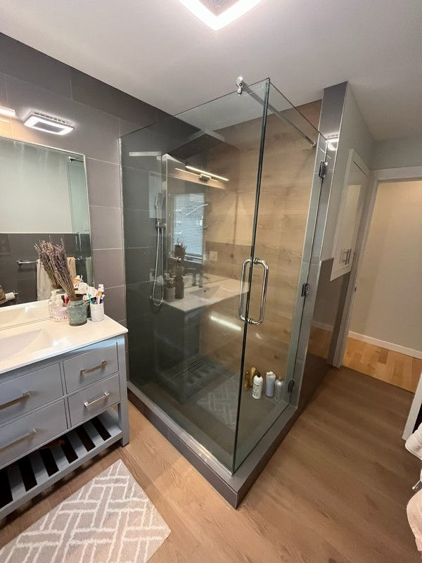 Upper Level - Guest Bathroom 4