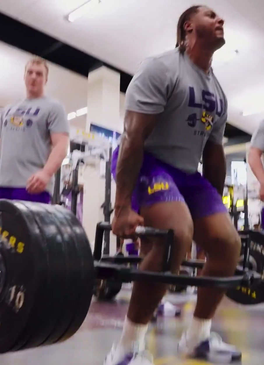 Darrin Strey (left) lifting with Jordan Seaton (right), ©️ LSU Sporfs