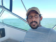 Trayan notre responsable des réservations de l'agence de voyage francophone au Sri Lanka, veillant à organiser avec soin les séjours sur mesure pour garantir une expérience de voyage fluide et inoubliable.