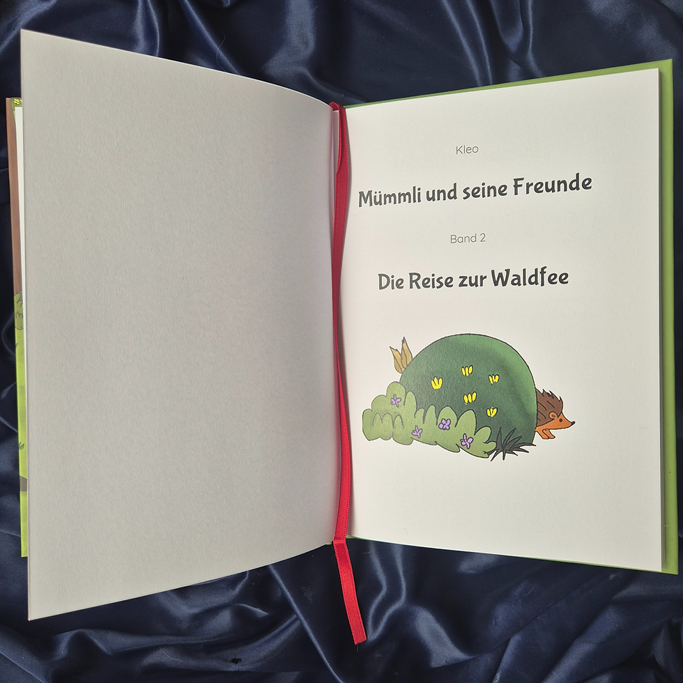 Miniaturbild: Blick ins Buch, Titel des Buches: Mümmli und seine Freunde, Die Reise zur Waldfee, Bild: grüner Busch mit versteckten Tieren