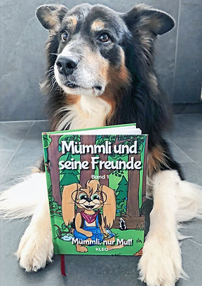 Familienhund Murph mit Kinderbuch Mümmli und seine Freunde