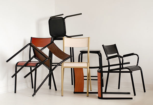 collection de Label Edition dans plusieurs finitions, la chaise 510 Originale, le Tabouret 18.12, 