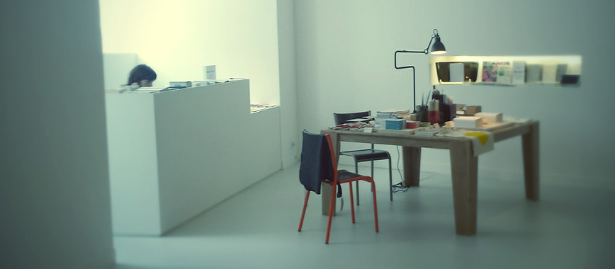 Projet aux Galeries Lafayette, avec la lampe Gras, DCW, chaise 510, Eames, vitra, jacobsen, série 7.
