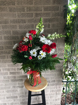 Red/White Fresh Arrangement