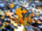 Un tas de pièces de puzzle
