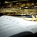 Saxophon auf Musik-Blatt 