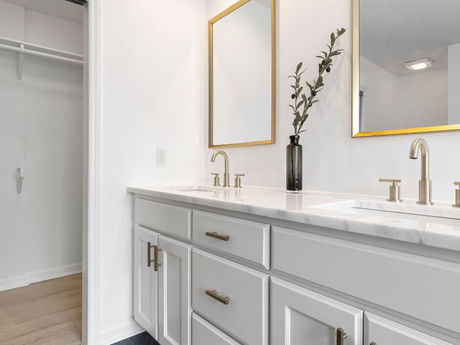 From Classic Wall Mirrors to High-Tech Bluetooth LED Mirrors: What’s Trending in 2025