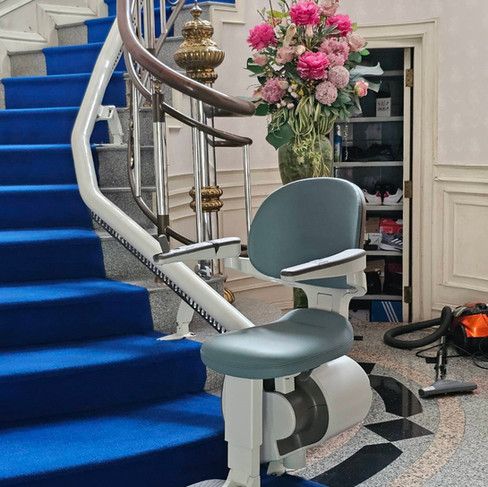 ค่าใช้จ่ายติดตั้งลิฟต์บันได พร้อม option เสริม