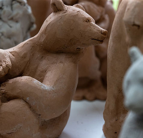 Sculpture d'ours brun, maquette en argile, du sculpteur animalier Michel BASSOMPIERRE