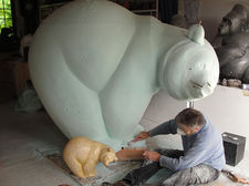 Le sculpteur animalier Michel BASSOMPIERRE dans son atelier