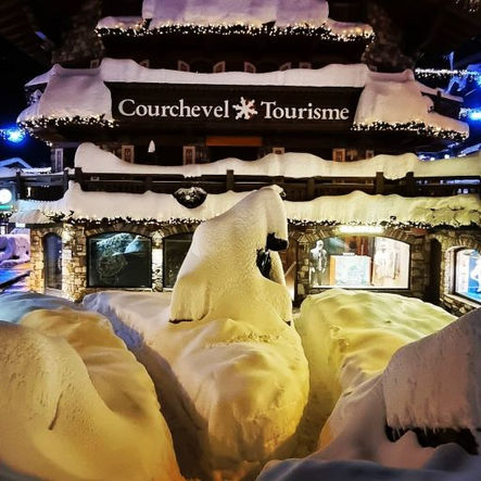 Art at the summit. Animal sculptor Michel BASSOMPIERRE exhibits his monumental bears and gorillas in the heart of the Courchevel resort. Exhibition organized by the Courchevel Tourist Office and Galeries BARTOUX.