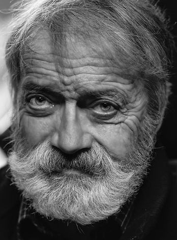 Portrait du sculpteur animalier Michel BASSOMPIERRE  ©Nikos ALIAGAS