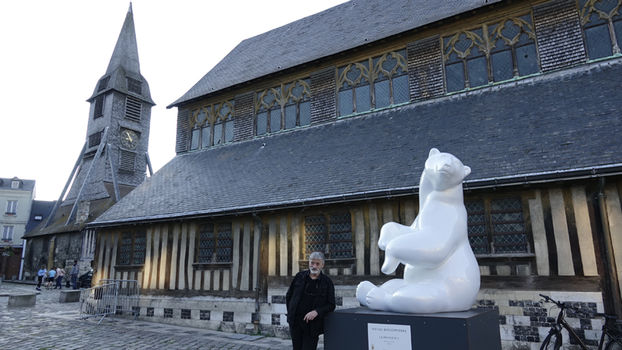 Sculpture monumentale d'un ours polaire par le sculpteur animalier Michel BASSOMPIERRE