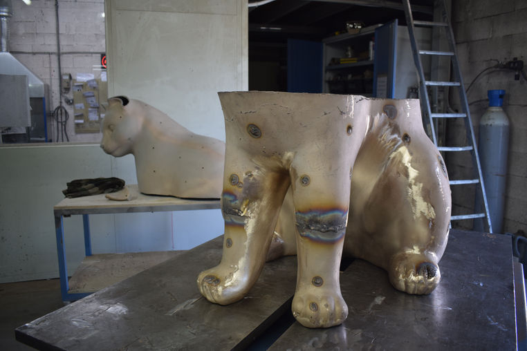 sculpture en bronze d'un chat par le sculpteur animalier Michel BASSOMPIERRE