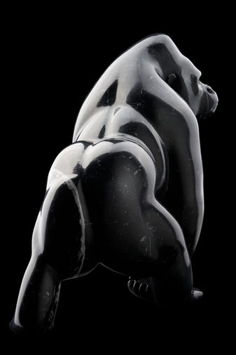 Gorille en marbre du sculpteur animalier Michel BASSOMPIERRE