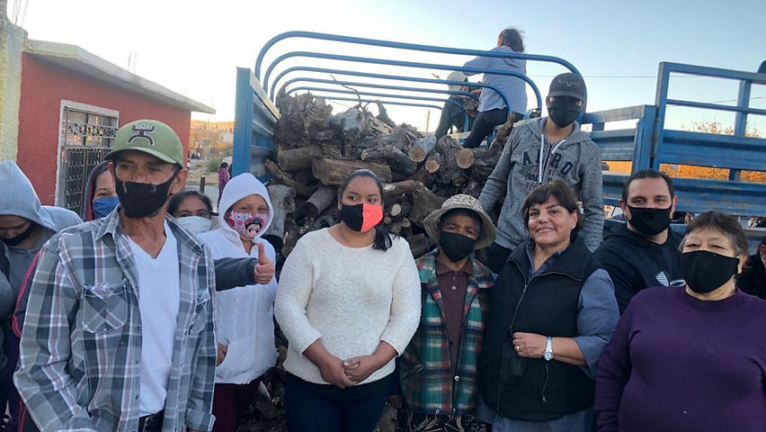 Nueva entrega de leña en colonias vulnerables 