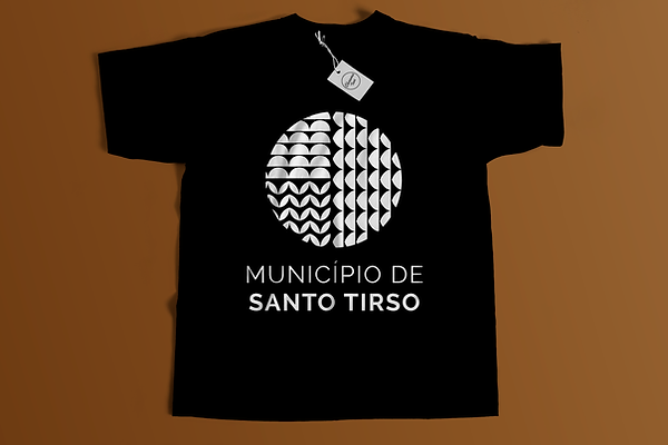 mockup t-shirt logo santo tirso preto e branco.png