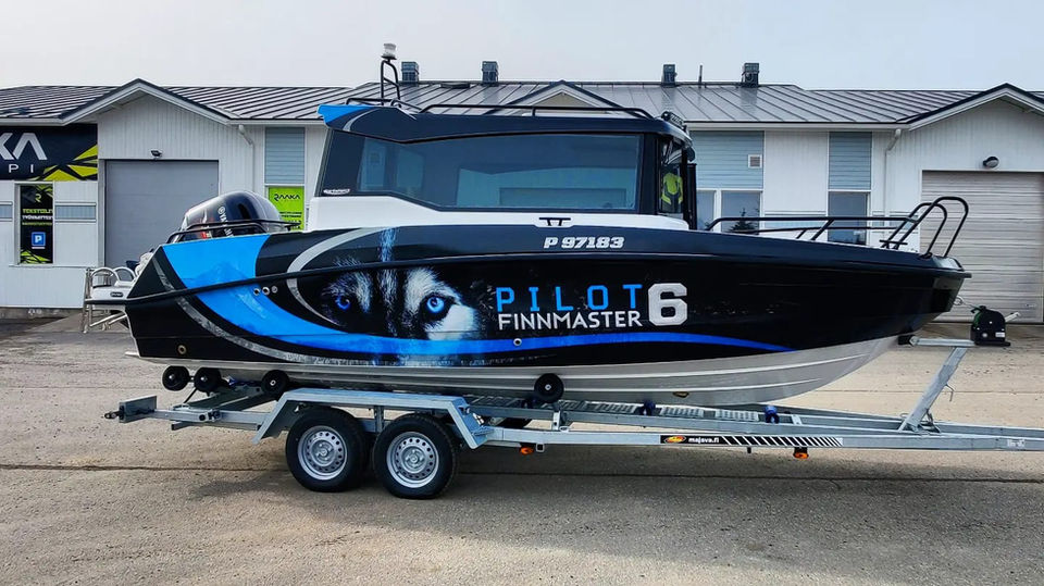 finnmaster-pilot-6-veneen-teippaus.jpg