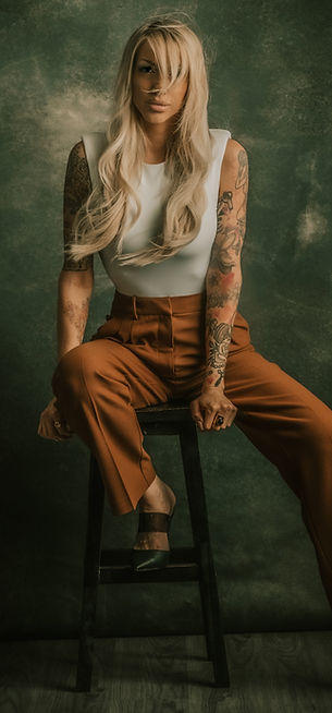 Facetune_19-03-2022-21-42-27 2_edited.jp