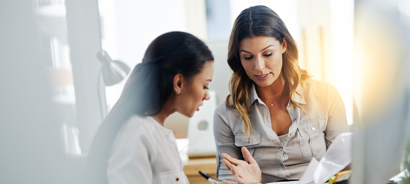 Jeunes femmes d'affaires