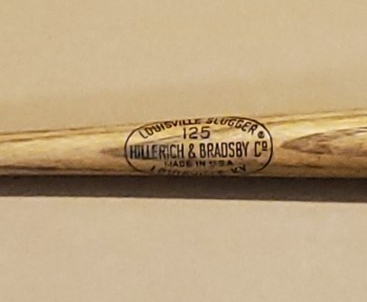 7141----1972 Louisville (KY) Softball Slo Pitch Invitational souvenir mini bat