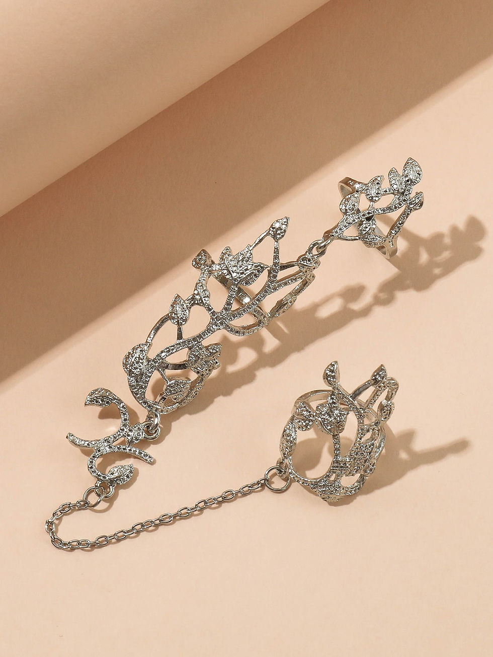 Pikkukuva: Unique Flower Chain Ring