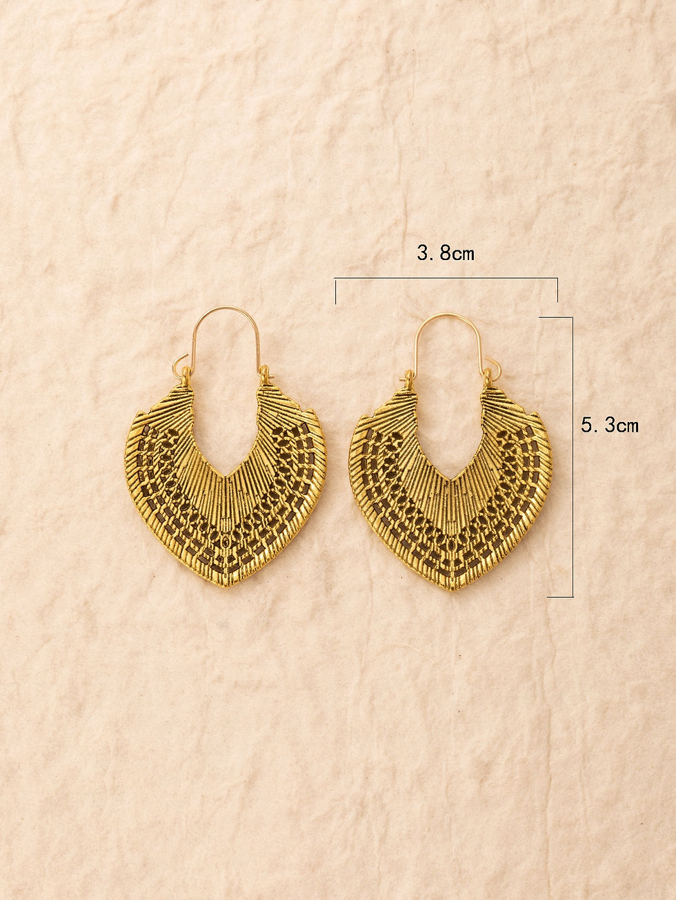 サムネイル： Hollow Heart Shaped Earrings
