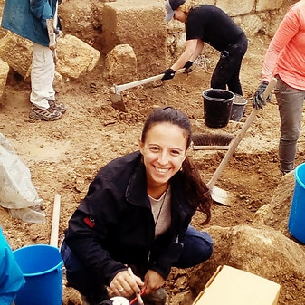 Dr. Linoy Namdar in a field excavation