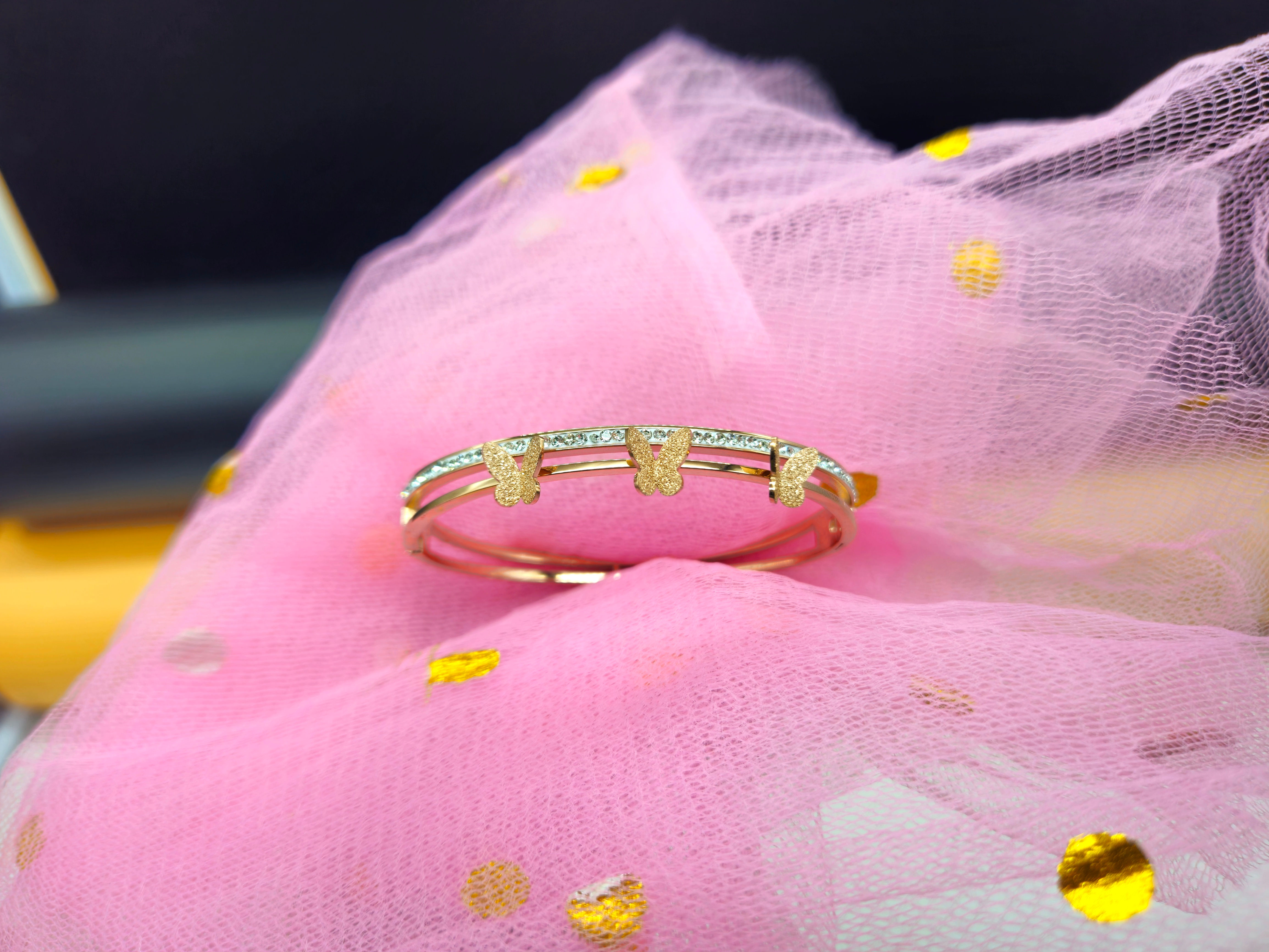 BRACELET