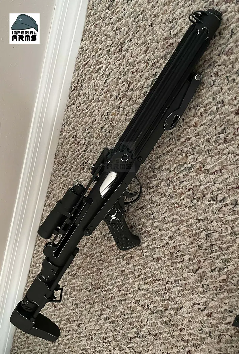 Thumbnail: Full side view of the E-10.5 blaster laid out on a carpet background