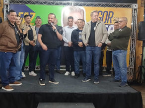 Igor Soares visita Alumínio e apresenta propostas durante encontro político.