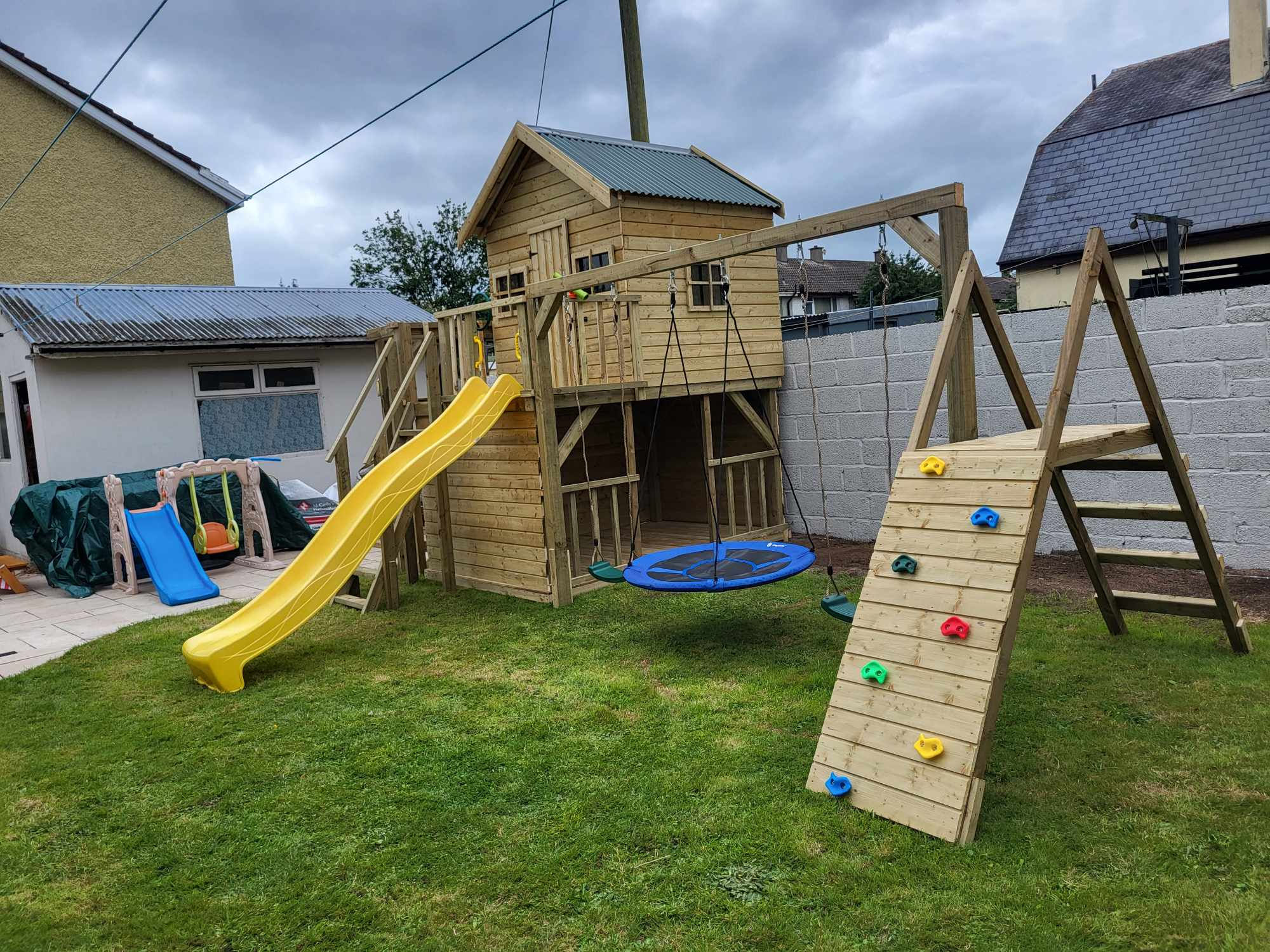 Double deck playhouse 