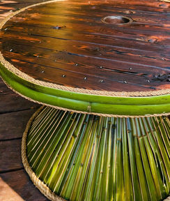 Table ronde de jardin en bois et lamelles de bambou