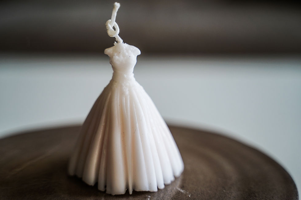 נר בצורת שמלת כלה