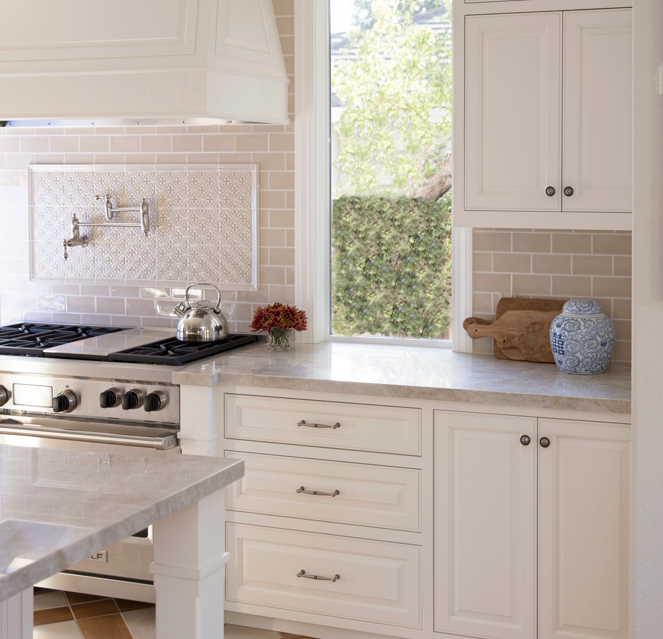 Custom Kitchen, Full Service Design and Renovation, Design Build, Custom Cabinetry, Full Service Furnishing, Full Service Interior Design