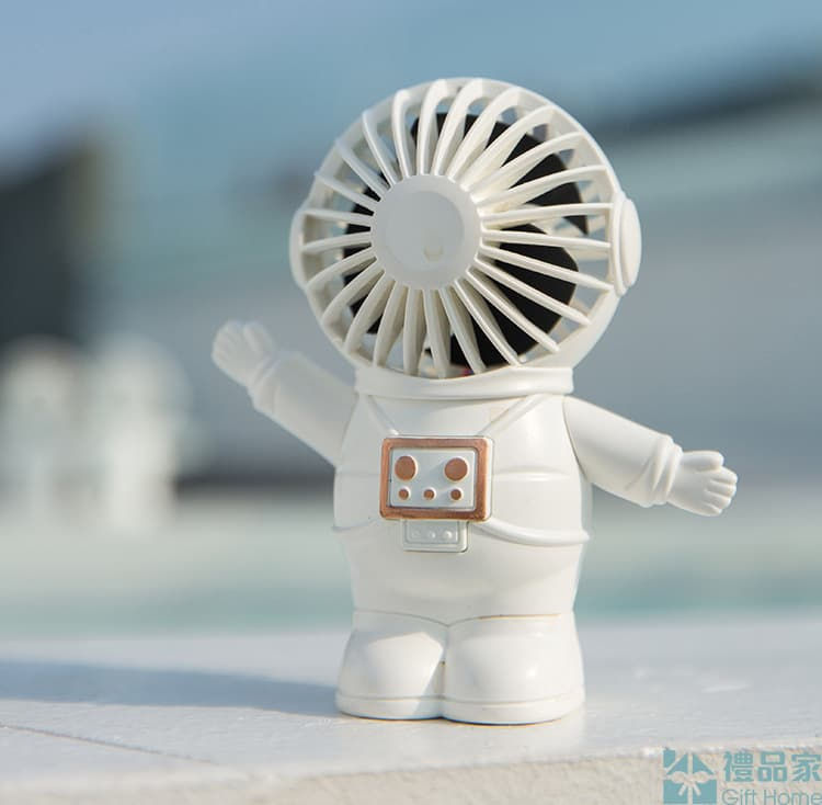 縮圖：太空人造型電風扇