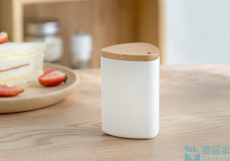 Thumbnail: 簡約帶蓋牙翻筒