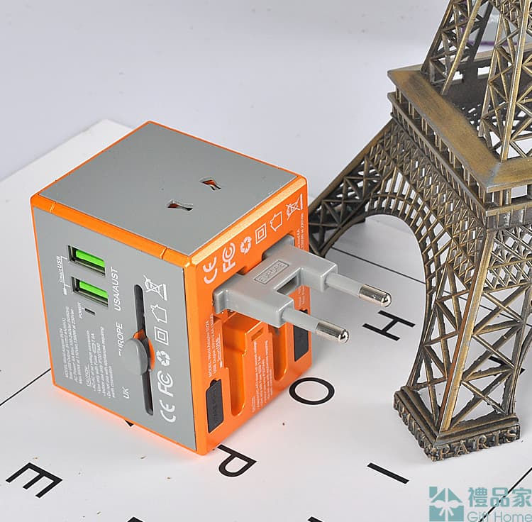 縮圖：出國旅行轉換插頭