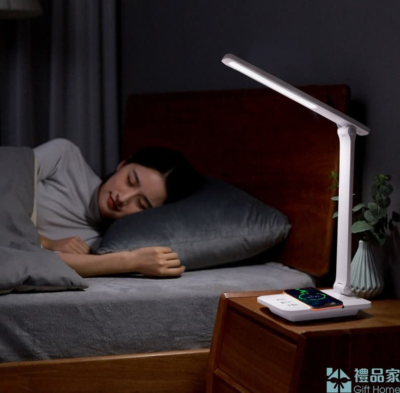 縮圖：摺疊手機充電枱燈