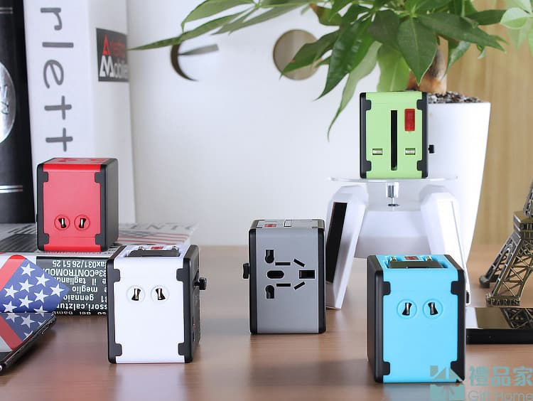 Thumbnail: 多功能旅行插頭禮品