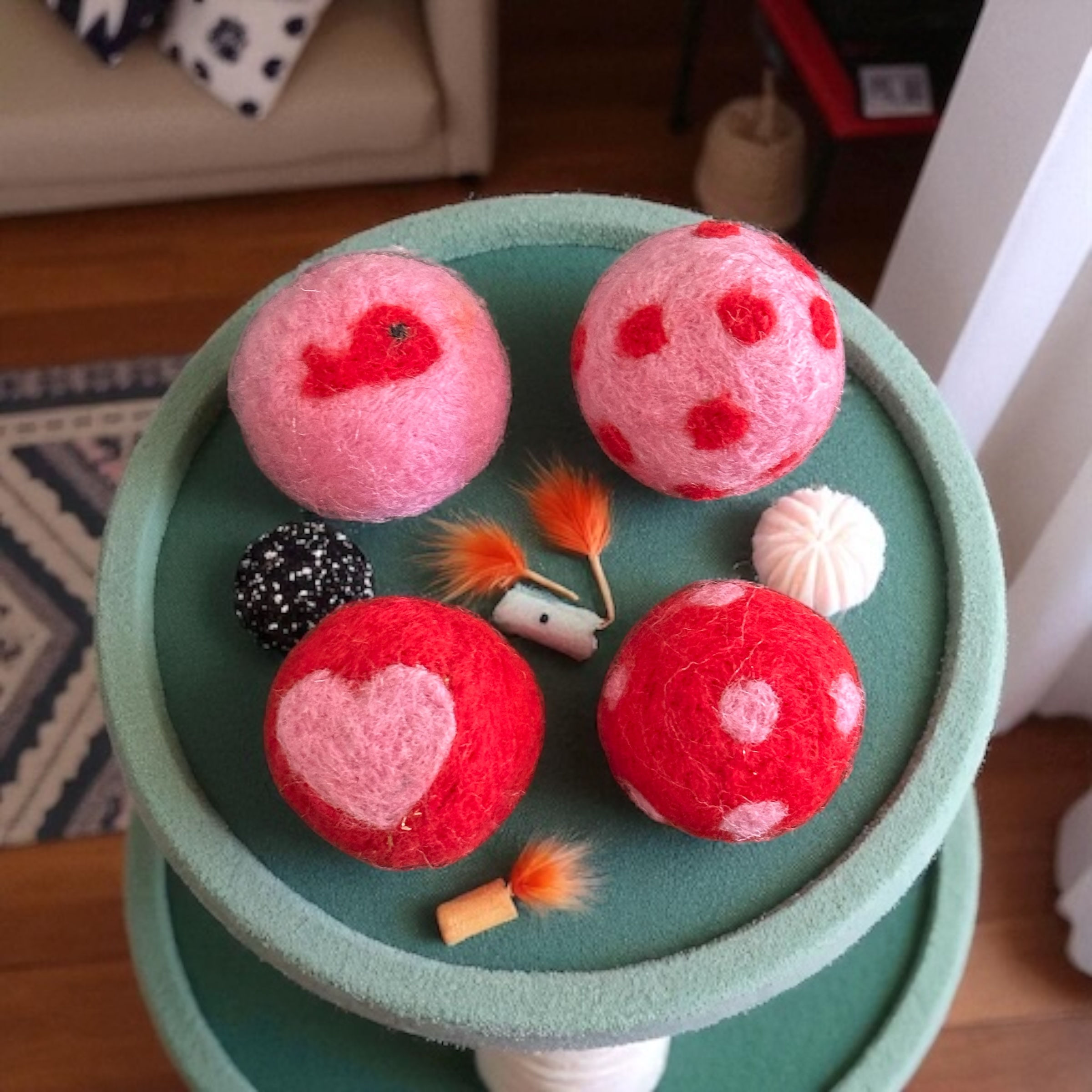 Pink and Red Catnip Balls (4pk)