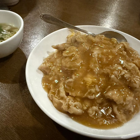 飲み屋街のラーメン屋さんで。