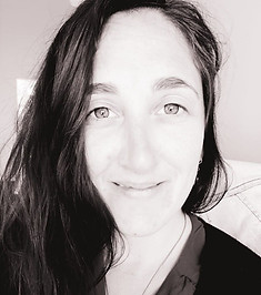 🌸 Marylène Desannaux Facilitatrice en constellations familiales Communication animale Psychologue clinicienne – Énergétic