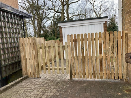 Round topped Picket fencing