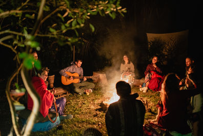 Reunidos na fogueira